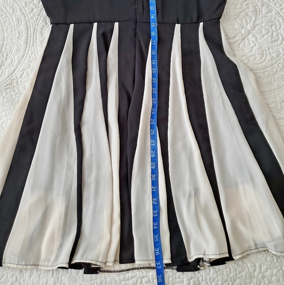 👀50% OFF‼️🖤🤍 NWT👗Beautiful Leo Rosi black and beige dress - Picture 9 of 9